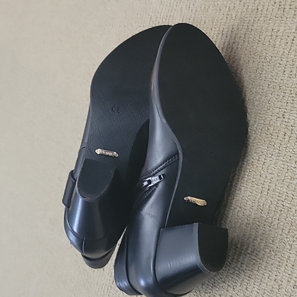 Vionic Upright Trinity, Size 7 - image 5